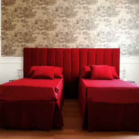 Bloom Rooms Foligno Bagian luar foto