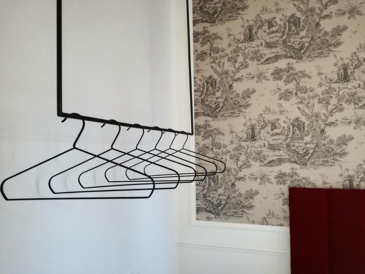 Bloom Rooms Foligno Bagian luar foto