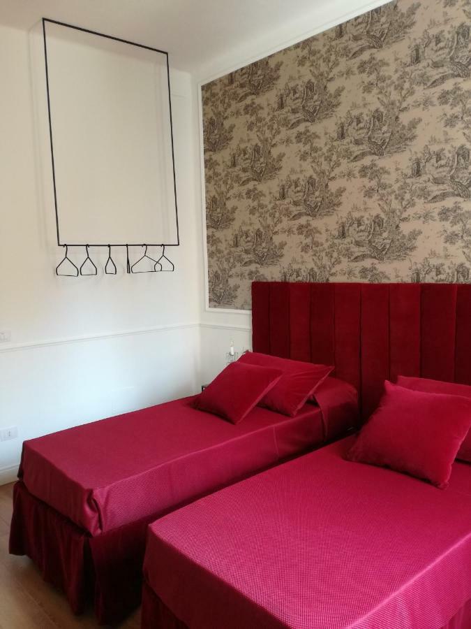 Bloom Rooms Foligno Bagian luar foto