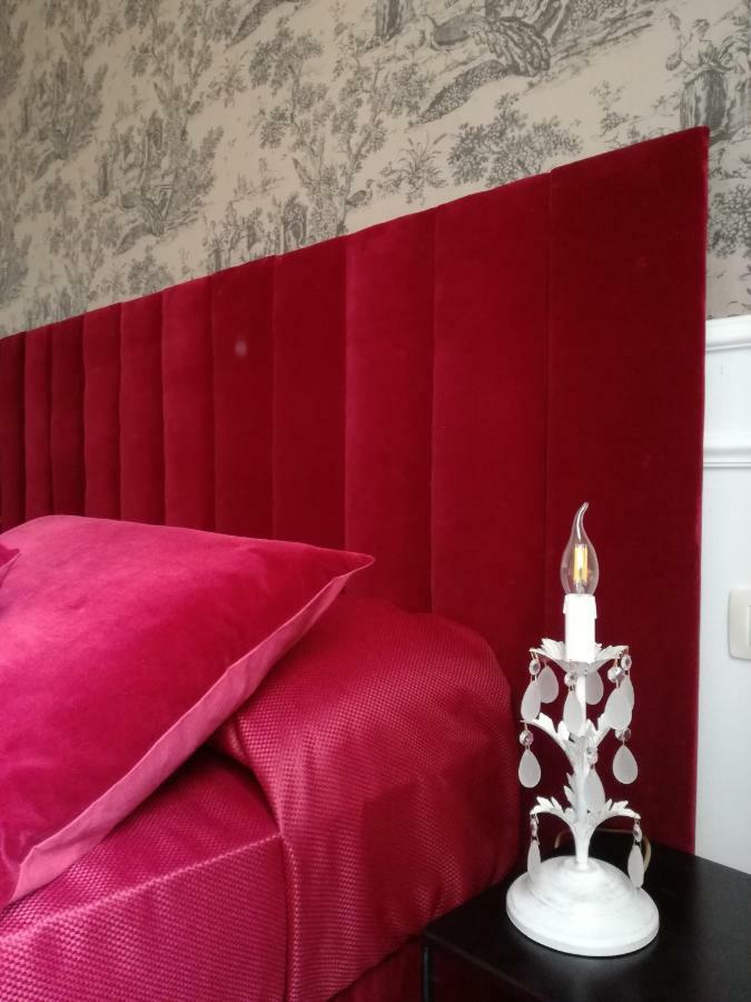 Bloom Rooms Foligno Bagian luar foto