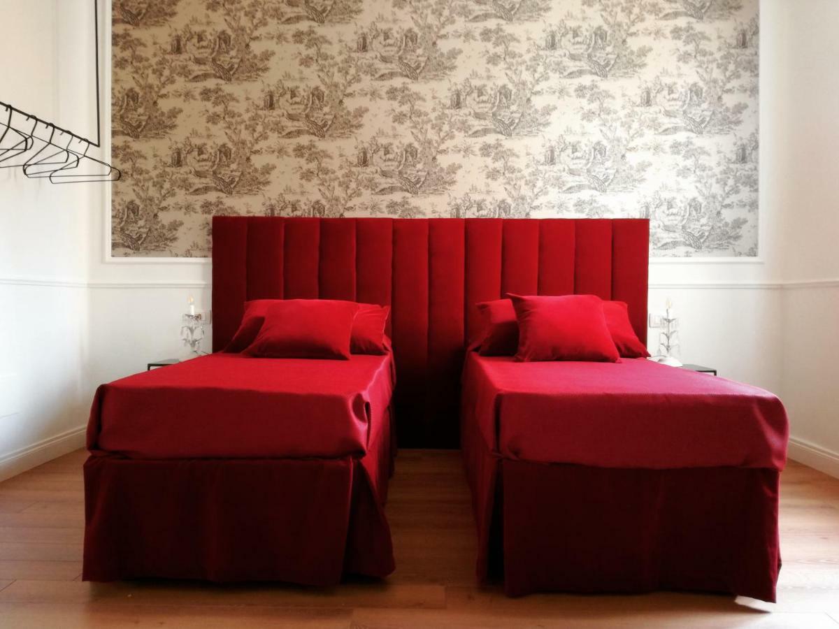 Bloom Rooms Foligno Bagian luar foto
