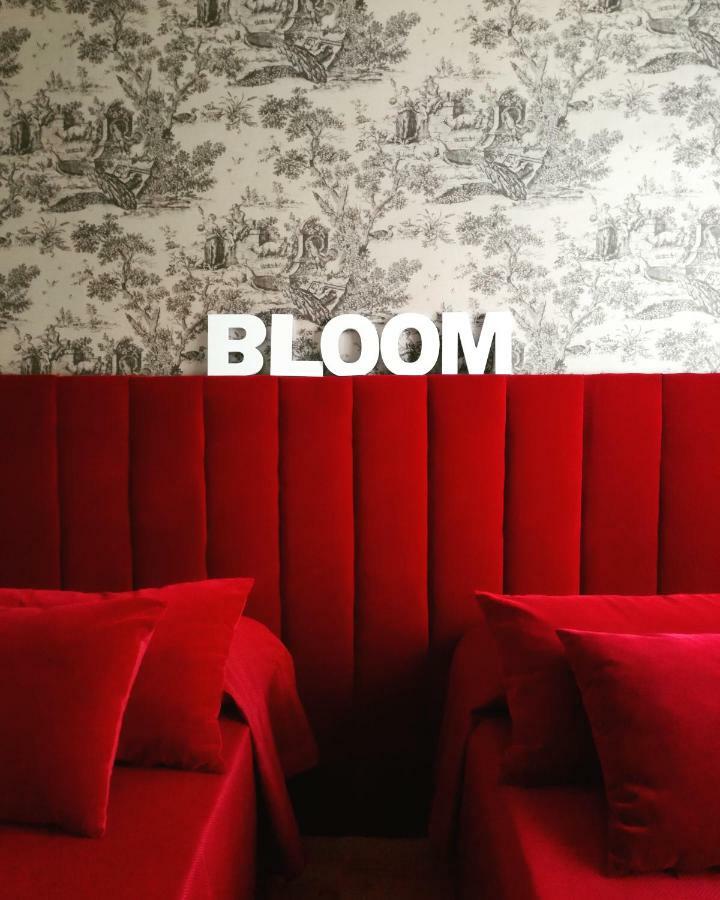 Bloom Rooms Foligno Bagian luar foto