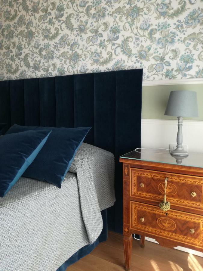 Bloom Rooms Foligno Bagian luar foto